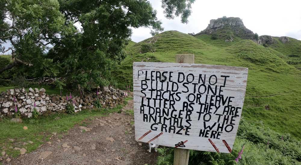 A sign asking visitors to leave no trace