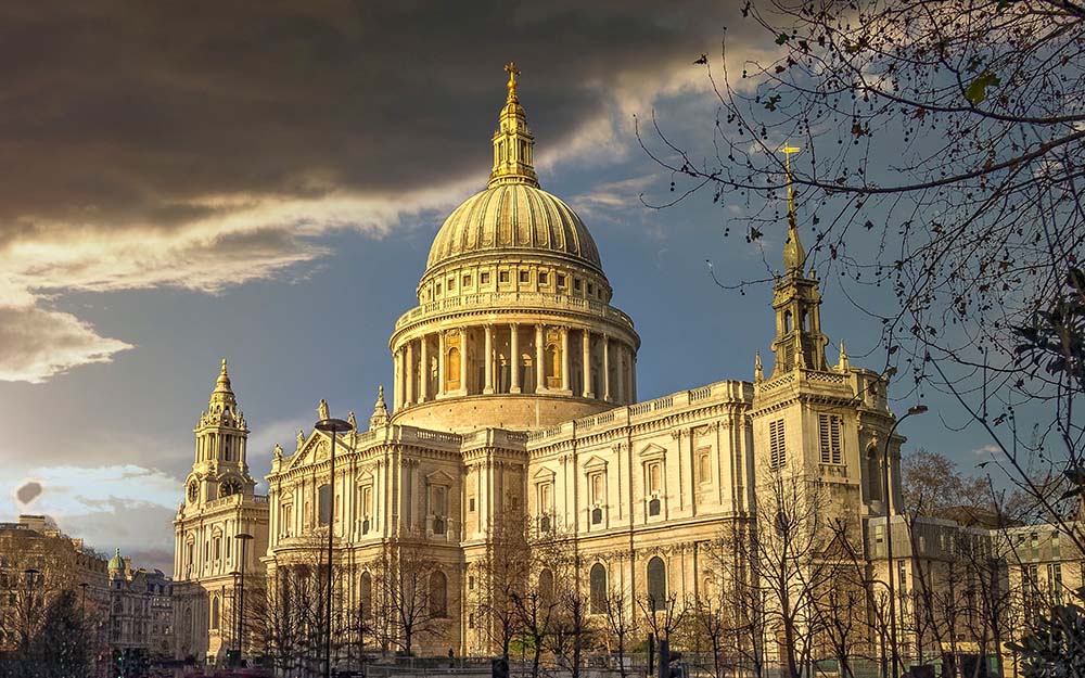 London England, saint Paul's cathedral impressive dome