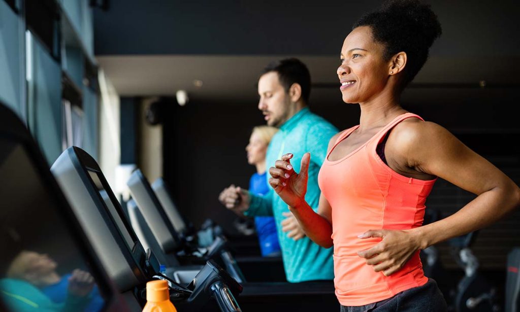 People running in the gym