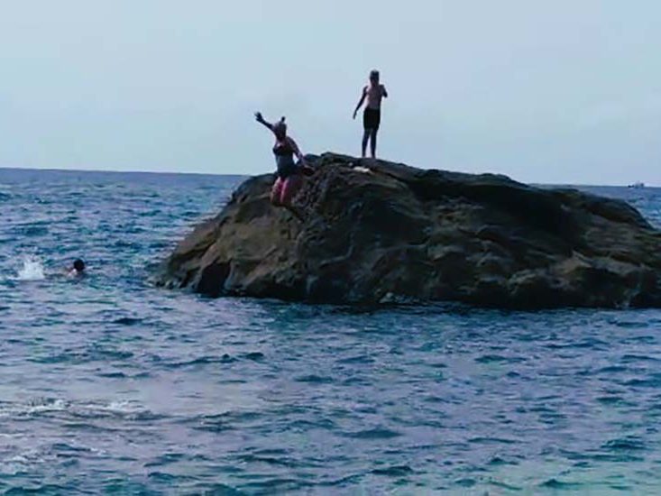  - jumping in at gara rock (2)
