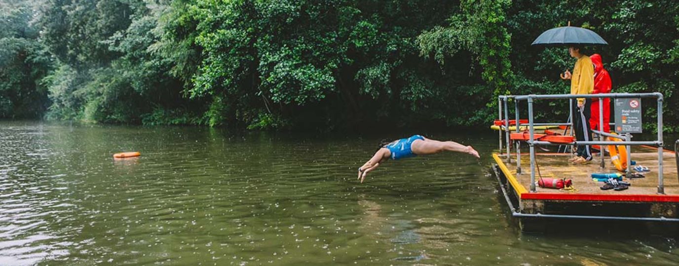 Natasha Sones diving into the water