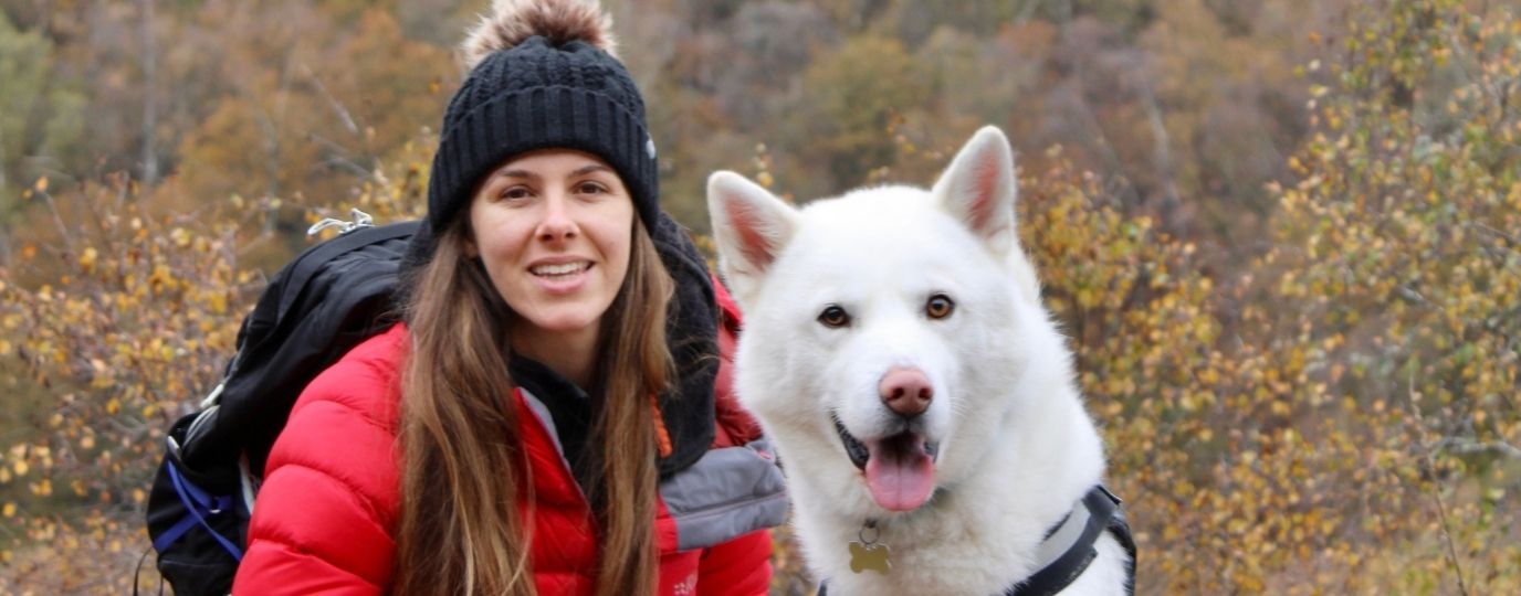 female mountain leader Janire with her dog