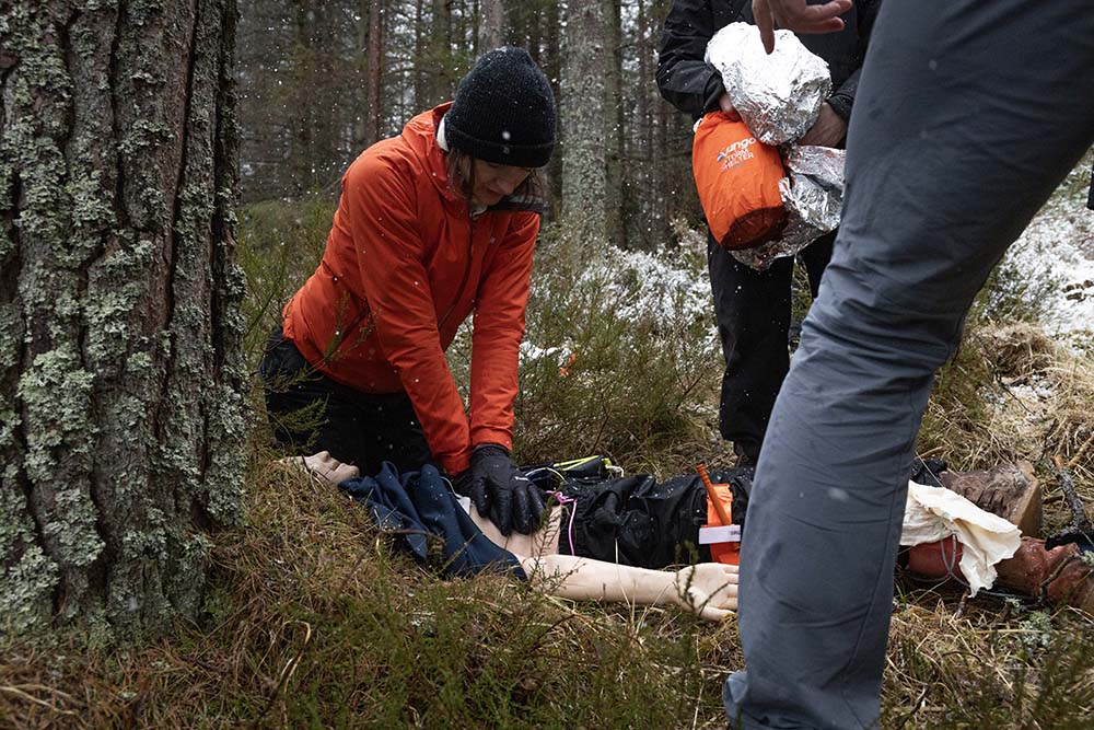 learning how to administer a tourniquet and cpr