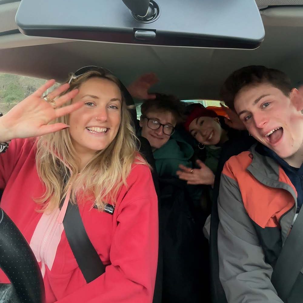 friends in the car selfie