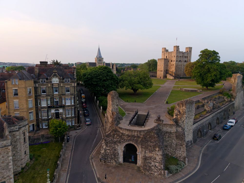 Entrance and stone wall around Rochester castle in Kent